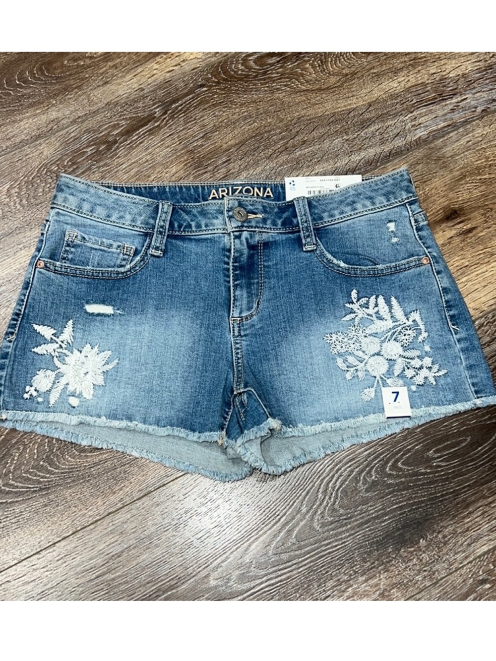 Arizona Jean Company Shortie White Floral Embroidered Light Wash Jean Shorts New